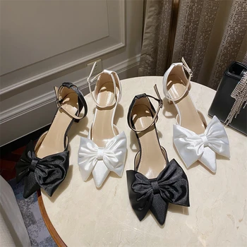 Шелковые женские туфли с острым носком и большим бантом, ремешок с пряжкой на щиколотке, тонкие туфли на среднем каблуке, черные/белые летние модные босоножки, модельная свадебная обувь